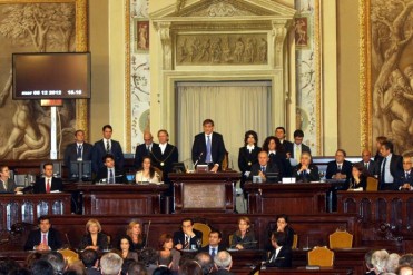 Palermo – Alle 3 di questa mattina sono stati approvati i disegni di legge “Disposizioni programmatiche e correttive per l’anno 2014. Legge di stabilità regionale” con 39 voti favorevoli, 22 contrari e un astenuto e “Bilancio di previsione della Regione siciliana per l’anno finanziario 2014 e bilancio pluriennale per il triennio 2014-2016” con 44 voti 
