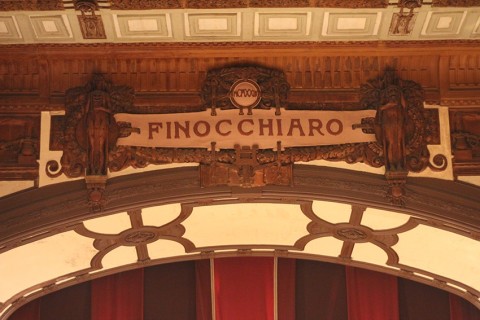 Teatro Finocchiaro scritta sul bocacscena