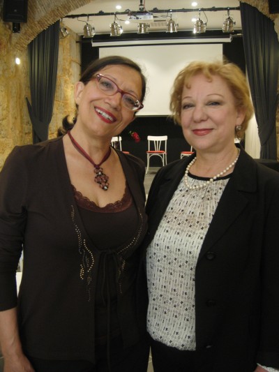 Sara Cappello (a destra) e Rosanna Argento (l'archietto-stilista che veste la Cappello)