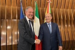 Lukoil, il presidente Schifani incontra il ministro Urso: «Grande sinergia tra Regione e Roma per lo sviluppo industriale della Sicilia»